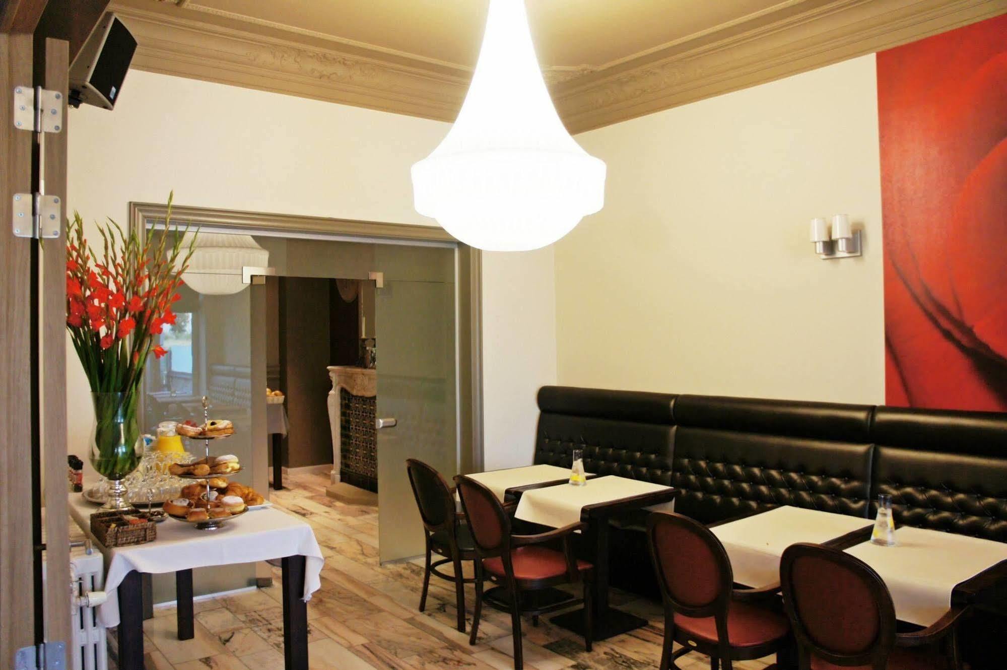 Belrom Hotel Sint-Truiden Exterior foto